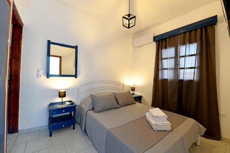 Lunar Santorini Hotel เปริสซา ภายนอก รูปภาพ