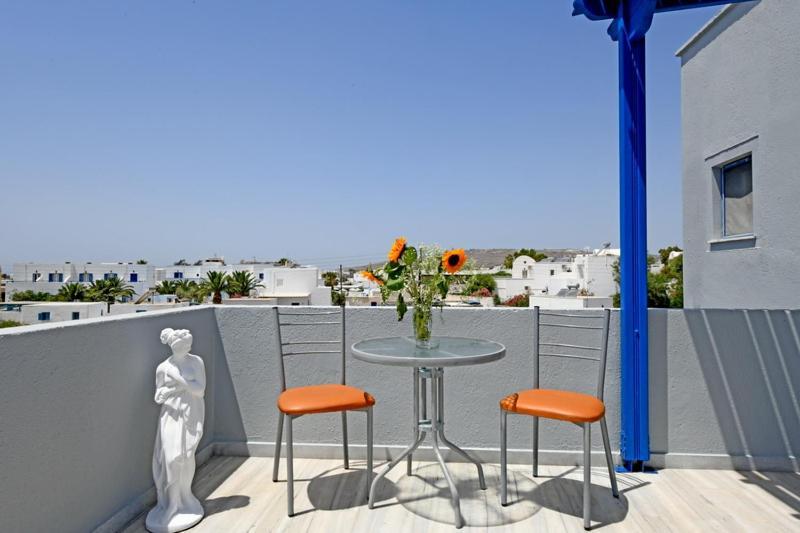 Lunar Santorini Hotel เปริสซา ภายนอก รูปภาพ